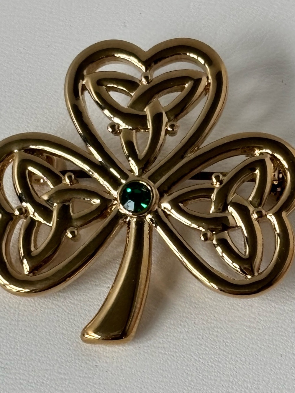 18K Gold Plated Shamrock  Brooch with Trinity Knot Leaves and Green Stone - Picture 12 of 12
